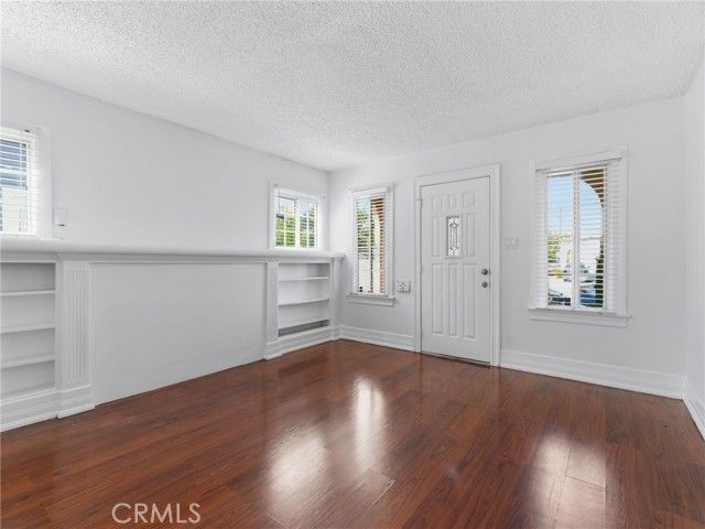 5712 5th Avenue, Los Angeles, CA 90043