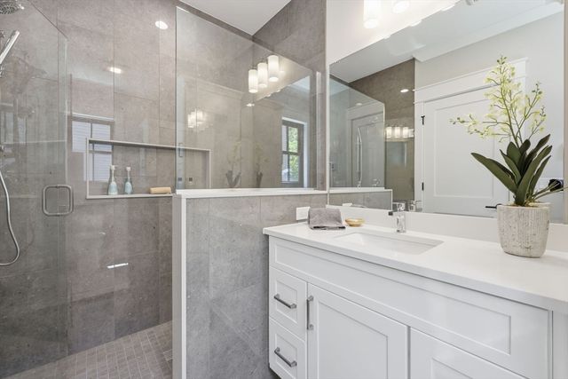 33 Landy Ave, Northampton, MA 01062
