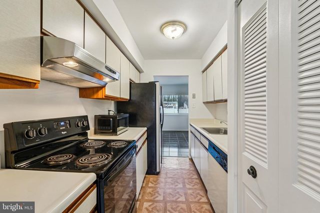 6526 WOODGREEN CIR, Baltimore, MD 21207