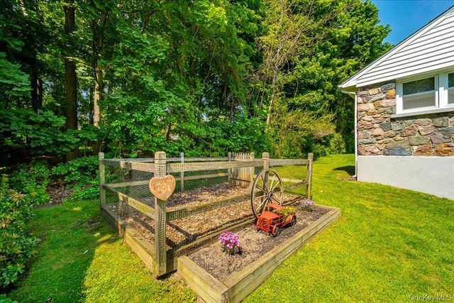 15 Maple Road, Central Valley, NY 10917