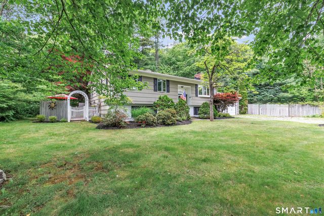 279 Pastors Walk, Monroe, CT 06468