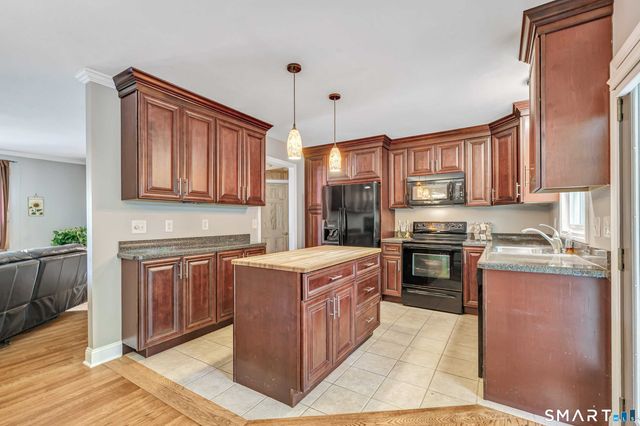 279 Pastors Walk, Monroe, CT 06468