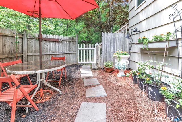 279 Pastors Walk, Monroe, CT 06468