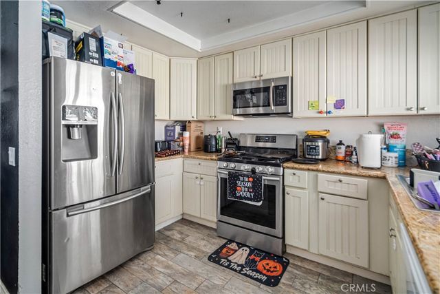 2811 E La Vida Drive, Lancaster, CA 93535