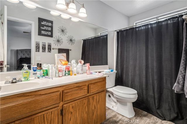 2811 E La Vida Drive, Lancaster, CA 93535
