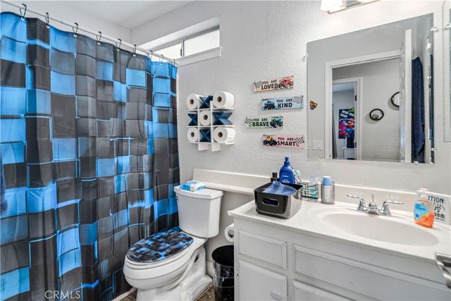 2811 E La Vida Drive, Lancaster, CA 93535