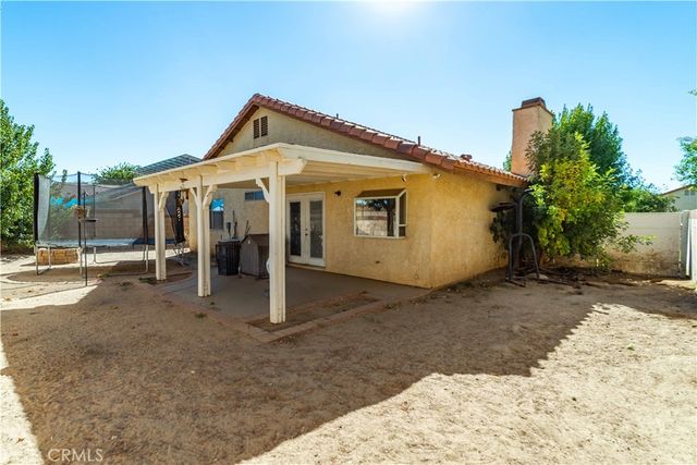 2811 E La Vida Drive, Lancaster, CA 93535
