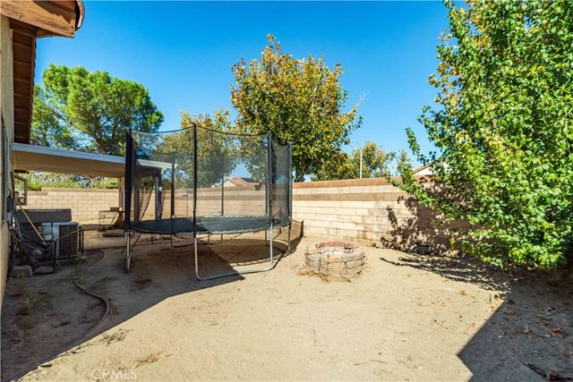 2811 E La Vida Drive, Lancaster, CA 93535
