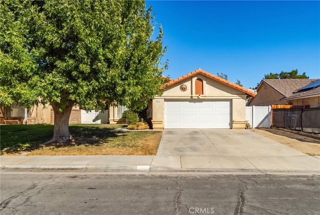 2811 E La Vida Drive, Lancaster, CA 93535