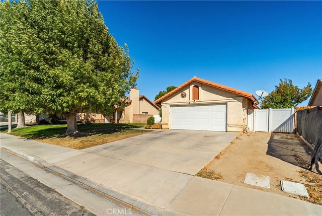 2811 E La Vida Drive, Lancaster, CA 93535