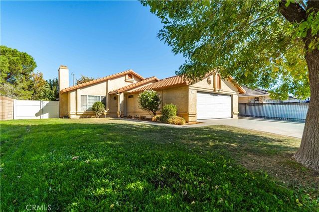 2811 E La Vida Drive, Lancaster, CA 93535