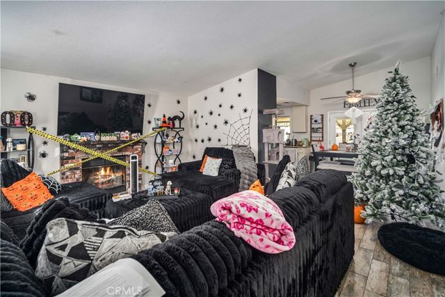 2811 E La Vida Drive, Lancaster, CA 93535
