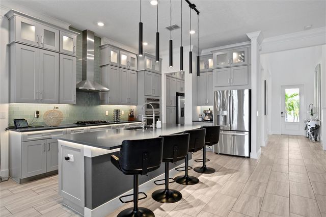 916 SEAGRAPE DRIVE, Ruskin, FL 33570