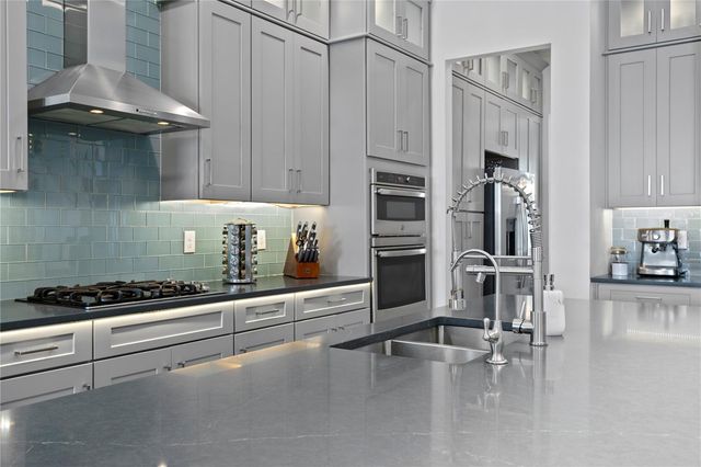 916 SEAGRAPE DRIVE, Ruskin, FL 33570