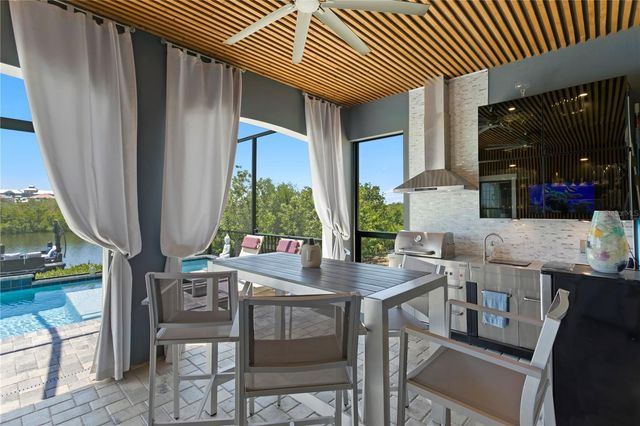 916 SEAGRAPE DRIVE, Ruskin, FL 33570