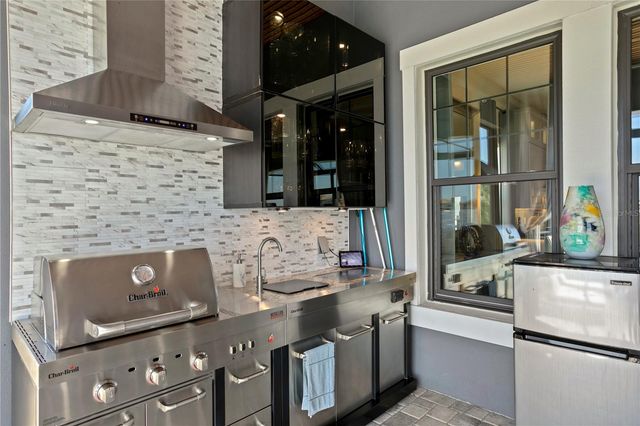 916 SEAGRAPE DRIVE, Ruskin, FL 33570