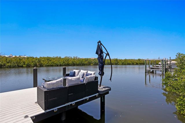 916 SEAGRAPE DRIVE, Ruskin, FL 33570