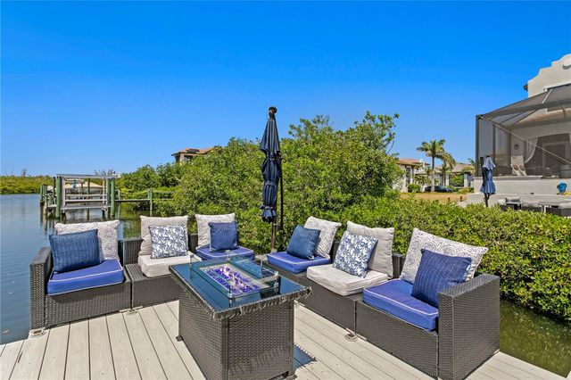 916 SEAGRAPE DRIVE, Ruskin, FL 33570