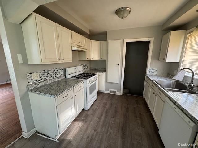 22641 Pembroke Avenue, Detroit, MI 48219