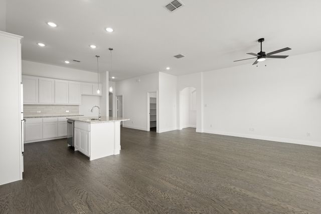 121 Grey Wolf Court, Godley, TX 76044