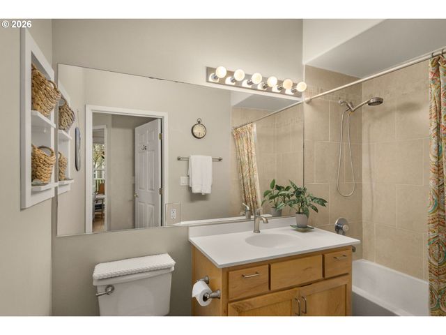 1211 Ne 64TH Ln 702, Hillsboro, OR 97124