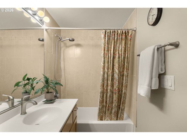 1211 Ne 64TH Ln 702, Hillsboro, OR 97124