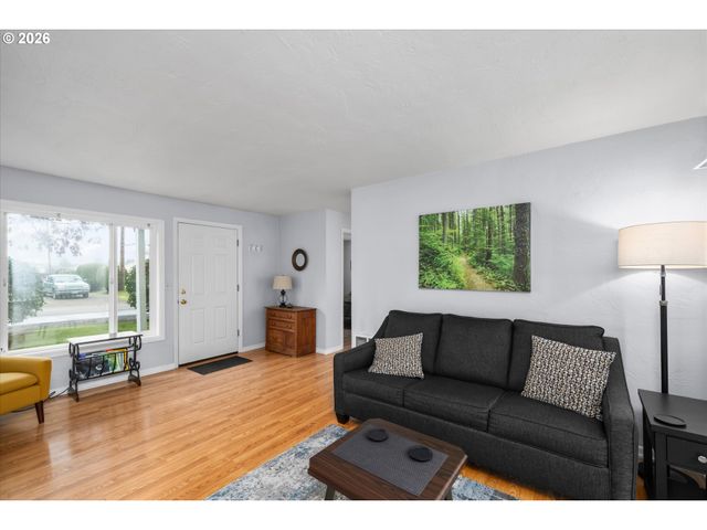 590 FLAMINGO Ave, Springfield, OR 97477