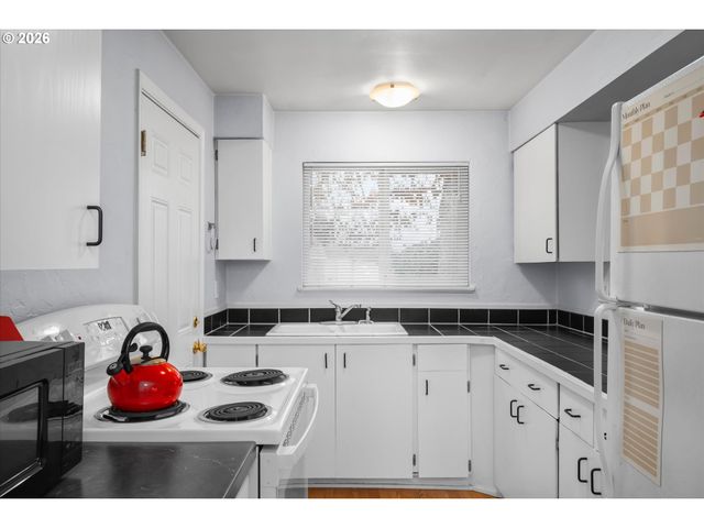 590 FLAMINGO Ave, Springfield, OR 97477