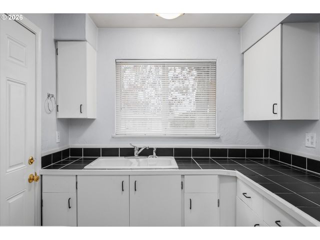 590 FLAMINGO Ave, Springfield, OR 97477