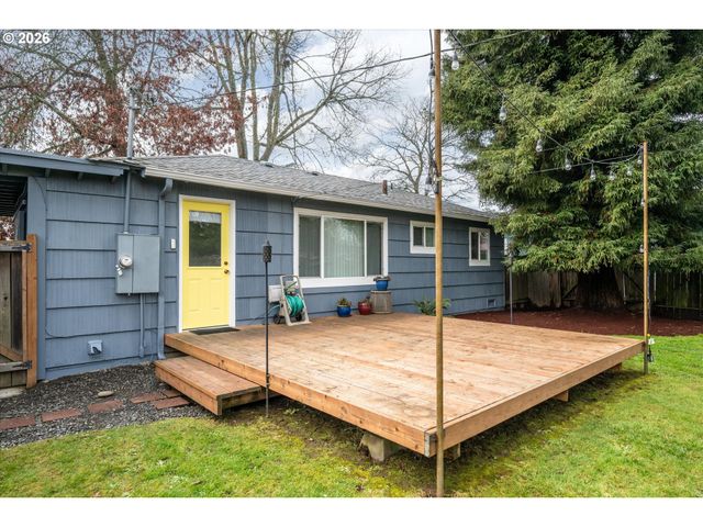 590 FLAMINGO Ave, Springfield, OR 97477