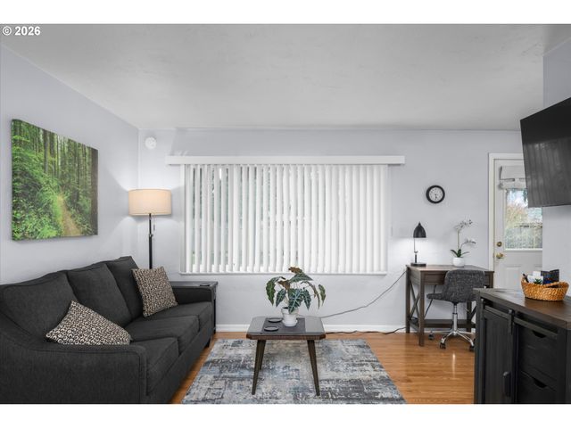 590 FLAMINGO Ave, Springfield, OR 97477