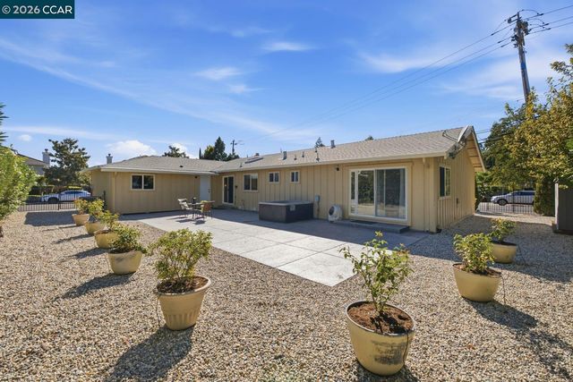 101 Hope Ln, Danville, CA 94526
