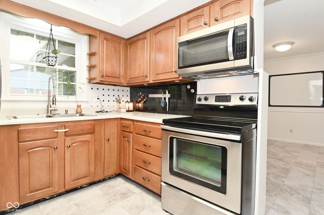 3435 Heritage Road, Columbus, IN 47203