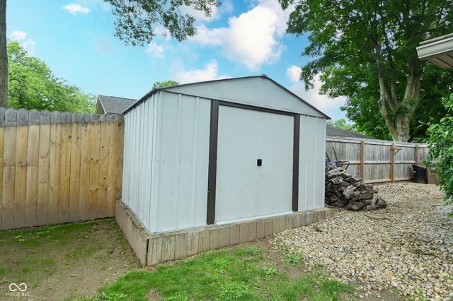 3435 Heritage Road, Columbus, IN 47203