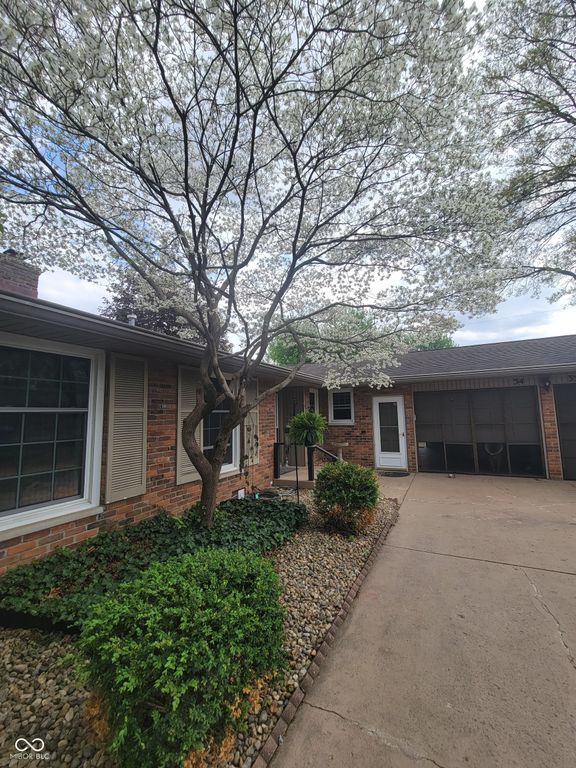 3435 Heritage Road, Columbus, IN 47203