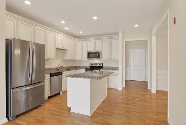 1 Francis Drive 309, Andover, MA 01810