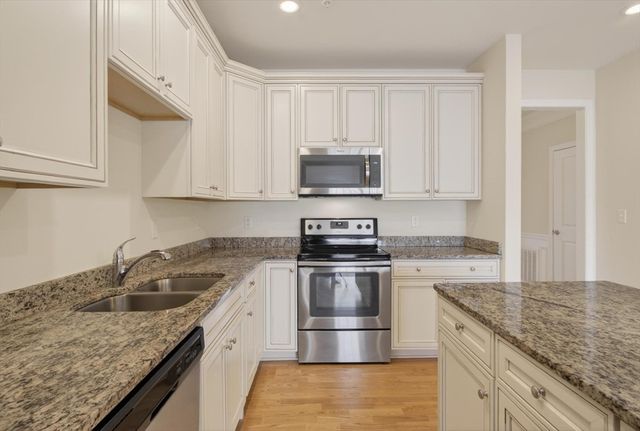 1 Francis Drive 309, Andover, MA 01810
