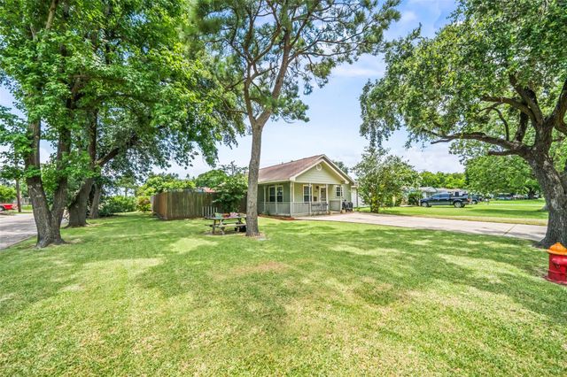 1501 1st Avenue N, Texas City, TX 77590