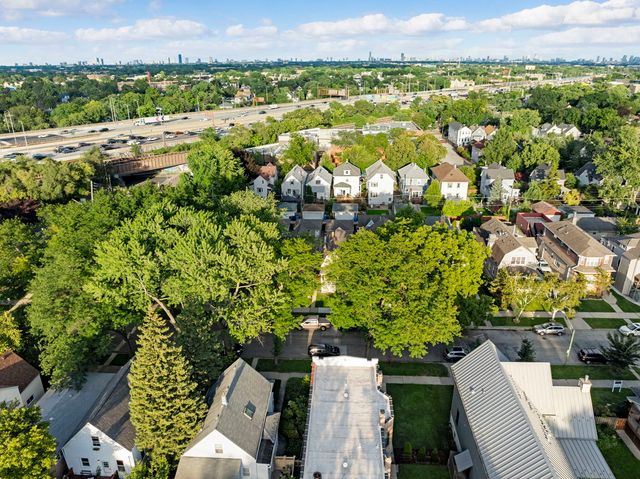 4139 N Kenneth Avenue, Chicago, IL 60641