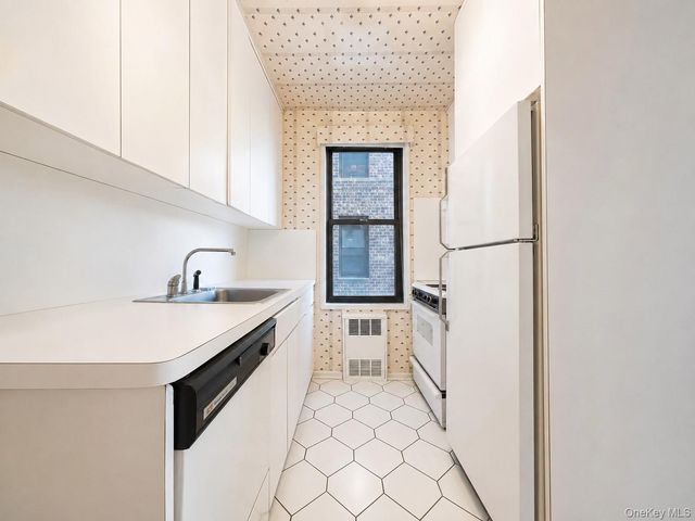 226-26 Union Turnpike 1F, Oakland Gardens, NY 11364