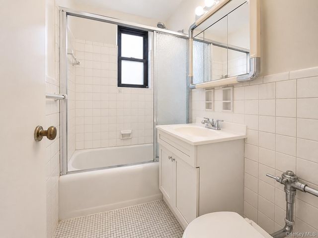 226-26 Union Turnpike 1F, Oakland Gardens, NY 11364