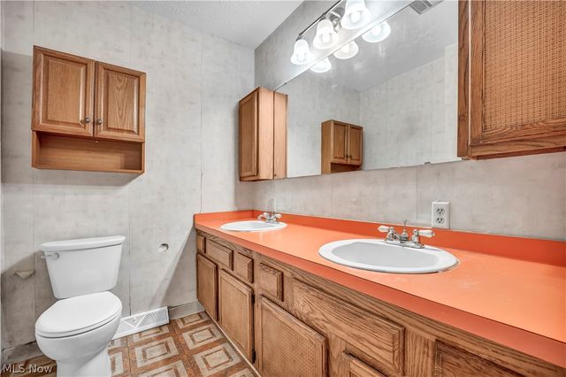 170 E 194th Street, Euclid, OH 44119