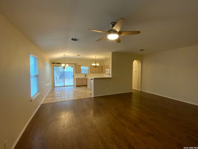 9030 Pinseeker, Selma, TX 78154