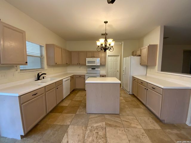 9030 Pinseeker, Selma, TX 78154