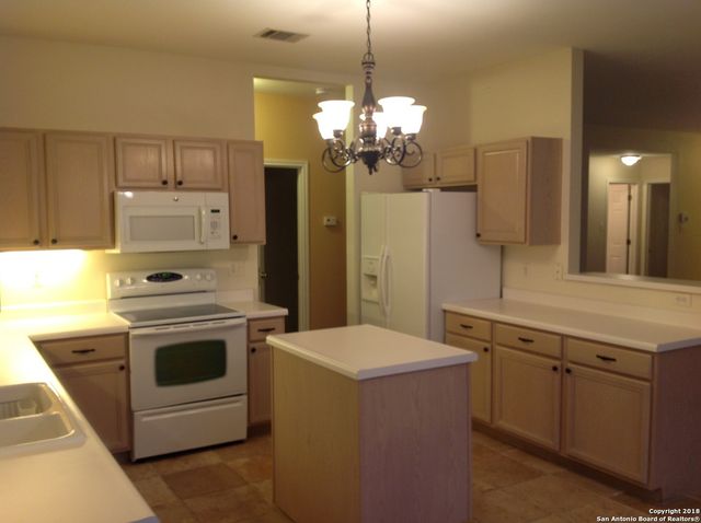 9030 Pinseeker, Selma, TX 78154