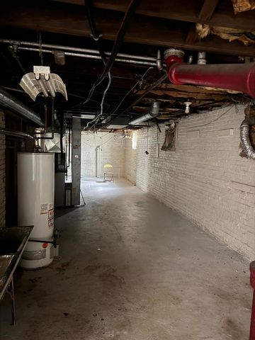 2206 W Keefe AVENUE, Milwaukee, WI 53206