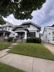 2206 W Keefe AVENUE, Milwaukee, WI 53206