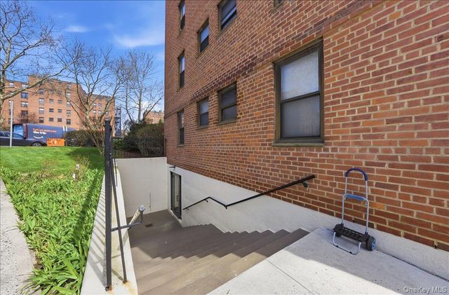 161 Pearsall Drive 2B, Mount Vernon, NY 10552