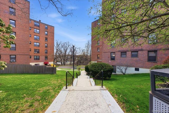 161 Pearsall Drive 2B, Mount Vernon, NY 10552