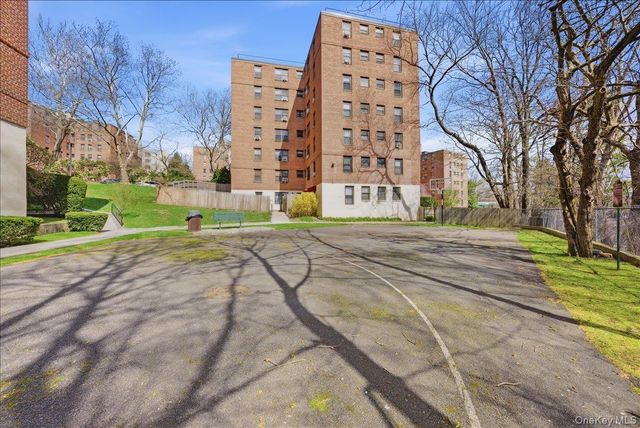 161 Pearsall Drive 2B, Mount Vernon, NY 10552